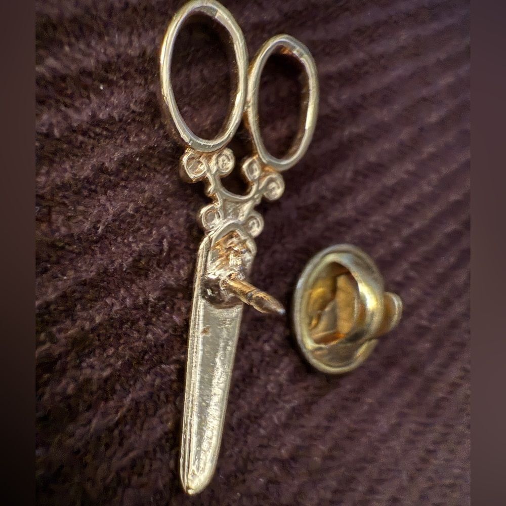 Vintage Gold-Tone Scissors Pin – Made in USA - Picture 8 of 17